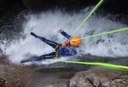 Canyoning Et Toboggan Dans Les Cévennes En Lozère Avec Les Monteurs De L'Héraulti