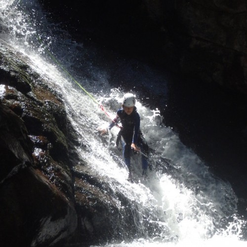 Canyoning Dans Les Cévennes Avec Des Toboggans Dans Le Canyon Du Tapoul En Lozère.