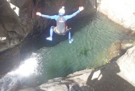 Canyoning Dans Le Tapoul En Cévennes Avec Des Sauts à Gogo. Entre Gard Et Hérault.