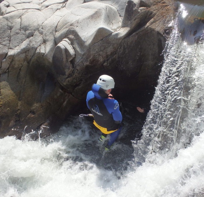 Canyoning Initiation Et Découverte Pour Débutants Ou En Famille