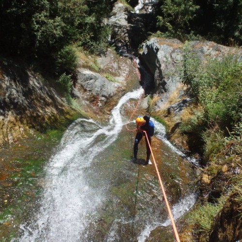 Rappel En Canyon, Dans L'Albès Au Caroux, Avec Les Moniteurs De Montpellier