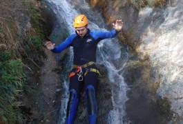 Canyoning Dans Le Ruisseau D'Albès Au Caroux, Pour Des Toboggans Et Rappels