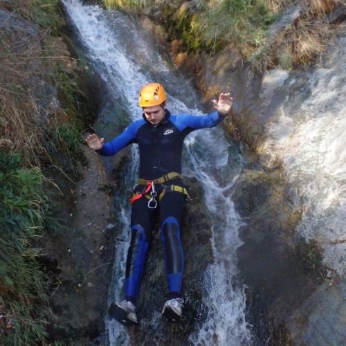 Canyoning Dans Le Ruisseau D'Albès Au Caroux, Pour Des Toboggans Et Rappels