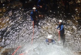 Rappel En Canyoning Dans L'Aigoual Près Du Vigan Dans Les Cévennes