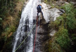 Canyoning Dans L'Albès Au Caroux, Pour Une Aventure Entre Amis