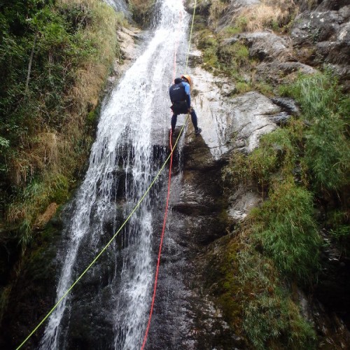 Canyoning Dans L'Albès Au Caroux, Pour Une Aventure Entre Amis