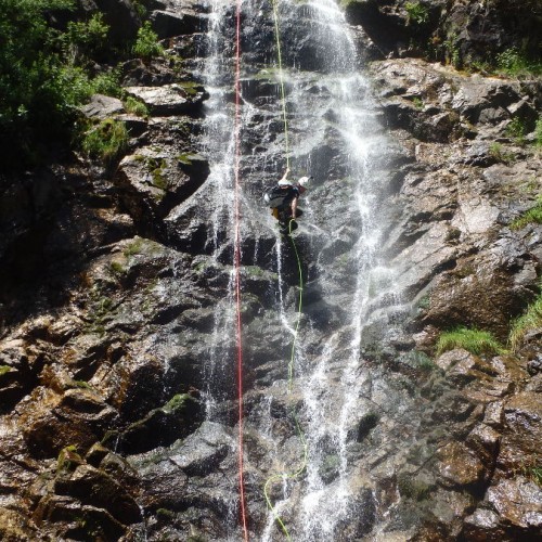 Rappel Te Canyoning Dans Les Cascades D'Orgon En Cévennes Près Du Vigan Dans Le Gard