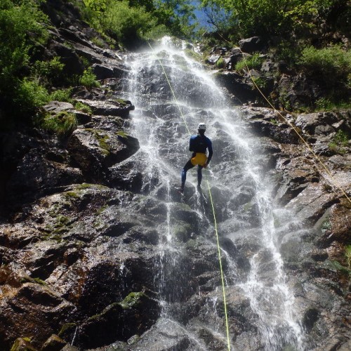 Canyoning En Cévennes Dans Le Gard Et L'Hérault, Près De Montpellier Et Du Vigan Avec Les Moniteurs D'entre 2 Nature