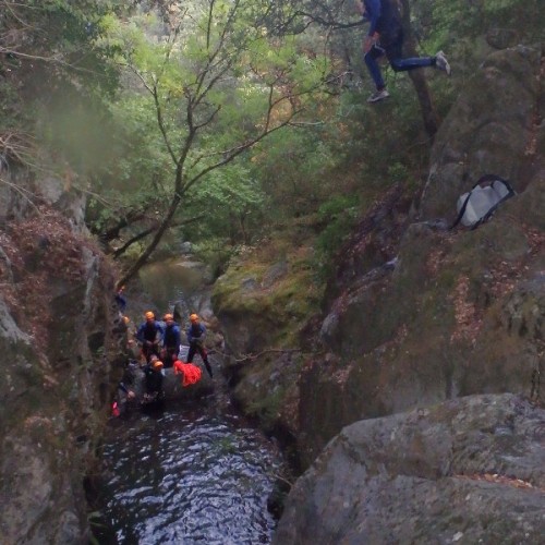 Saut Et Canyoning Dans Le Caroux, Avec Les Moniteurs De Montpellier.