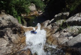 Canyoning Et Toboggan Dans Les Cévennes Aux Cascades D'Orgon Dans Le Gard