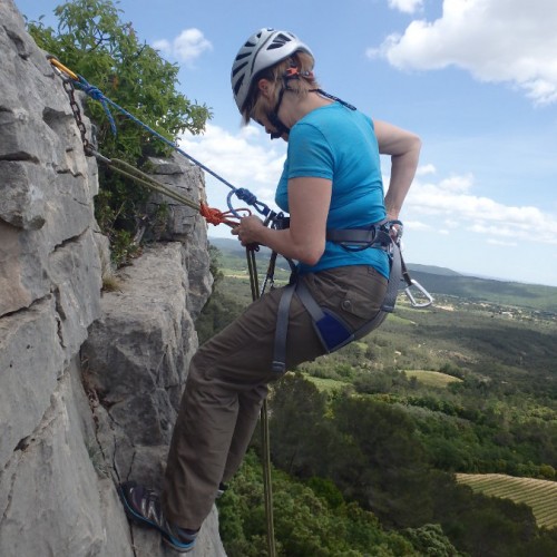 Rappel En Escalade Avec Les Moniteurs De Montpellier Dans L'Hérault Et Le Gard