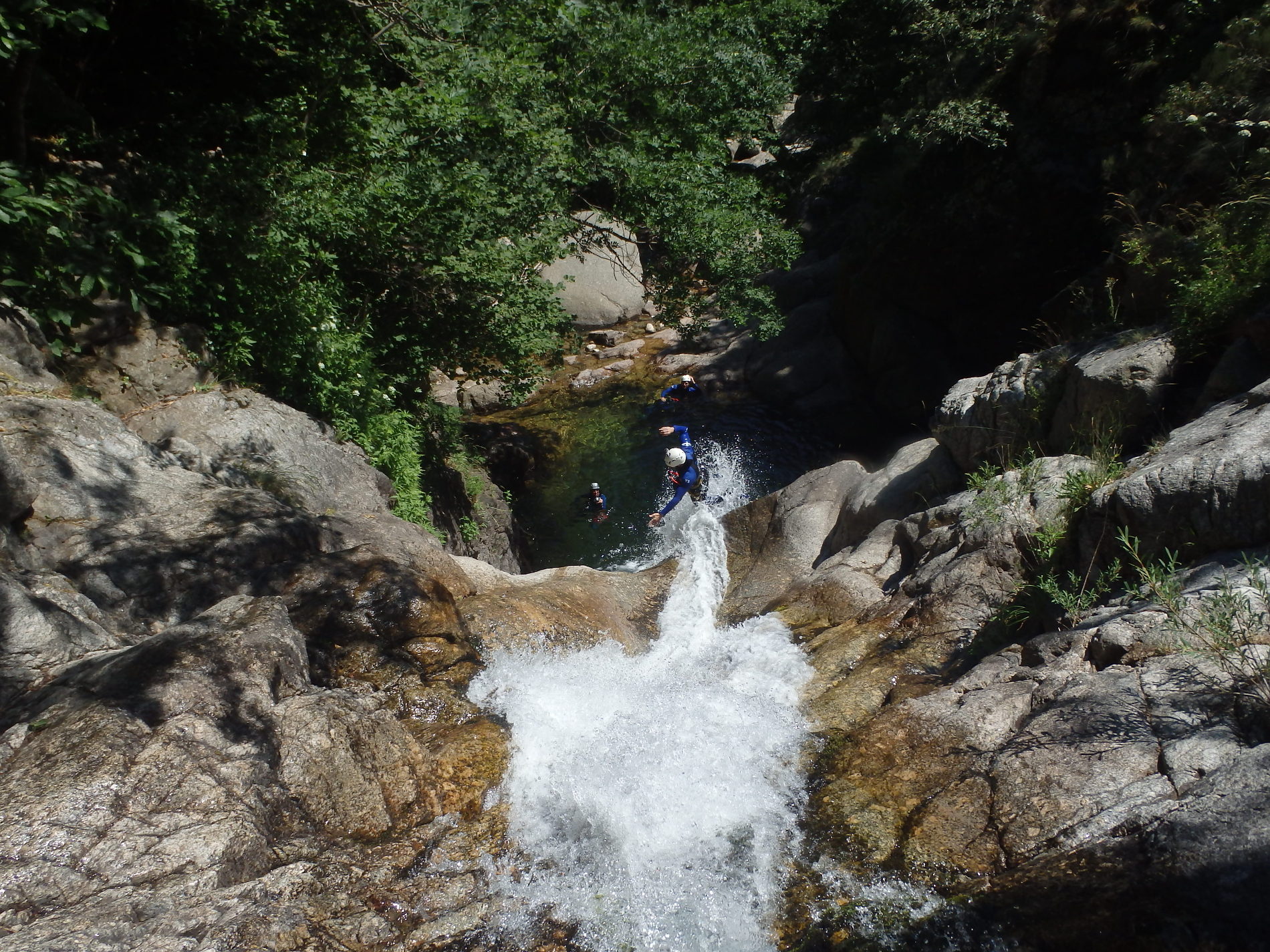 enterrement-vie-garcon-canyoning-montpellier