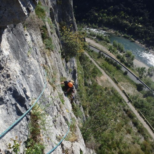 Moniteur D'escalade En Grande Voie Tout Autour De Montpellier Dans L'Hérault Et Le Gard