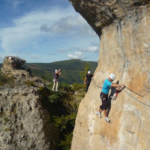 Via-ferrata Dans L'Aveyron Près De Millau Et Des Gorges Du Tarn Dans Le Liaucous