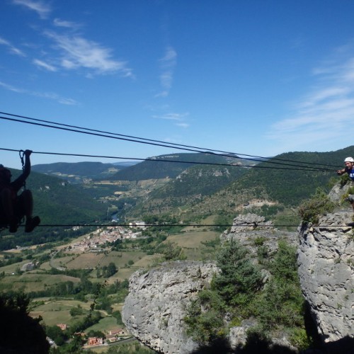 Via-ferrata Près De Millau Au Liaucous En Aveyron, Pour Des Sensations Sur Pont De Singe