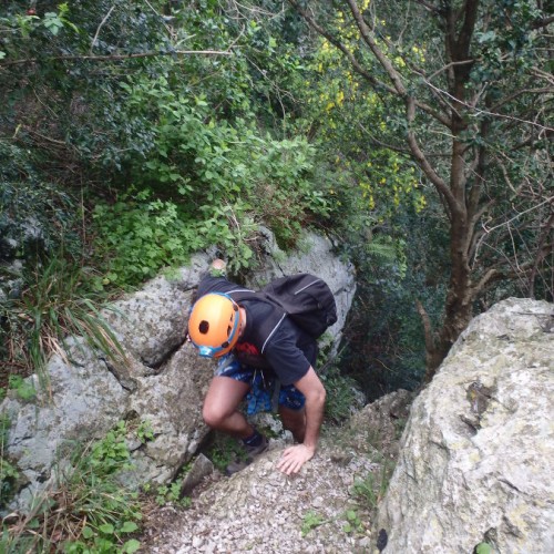 Moniteur D'escalade Au Pic Saint-Loup Pour Une Découverte De L'Hérault