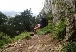 Rappel Au Pic Saint-Loup Près De Montpellier Dans Le Languedoc-Roussillon