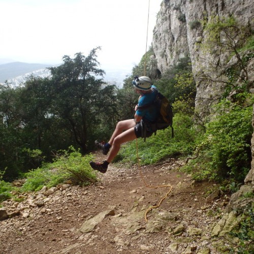 Rappel Au Pic Saint-Loup Près De Montpellier Dans Le Languedoc-Roussillon