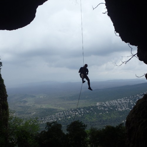 Rappel Près De Montpellier Au Pic Saint-Loup Dans L'Hérault