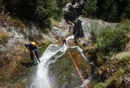 Canyoning Et Rappel Dans Le Ruisseau D'Albès Dans Le Parc Naturel Du Haut Languedoc