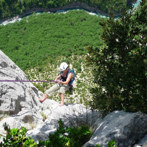 Rappel En Escalade Dans Le Verdon Avec Des Moniteurs De Pleine Nature