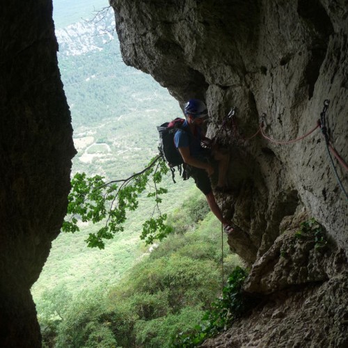 Descente En Rappel Avec Les Moniteurs De Montpellier Au Pic St-loup