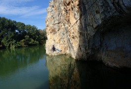 Tyrolienne Et Via-ferrata Au Dessus Du Vidourle Près De Saint-Sériès Et Lunel Dans Le Gard