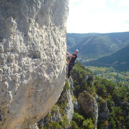 Via-ferrata Dans Les Gorges Du Tarn En Aveyron, Près De Millau Avec Les Moniteurs De Montpellier