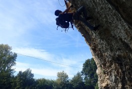 Gros Dévers En Via-ferrata Au Dessus Du Vidoule Dans Le Gard