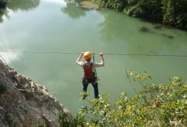 Via-ferrata Dans Le Gard à Saint-Sériès Au-dessus Du Vidourle