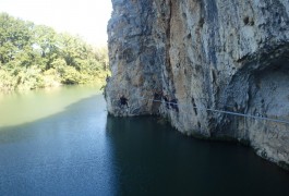 Via-ferrata Du Vidourle Et Tyrolienne Dans Le Gard Près De Saint-Sériès