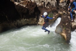 Canyoning Près De Montpellier Dans L'Hérault Au Pont Du Diable à Saint-Guilhem Le Désert