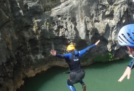 Canyoning Près De Montpellier Dans L'Hérault à Saint-Guilhem Le Désert En Languedoc Avec Les Moniteurs D'entre2nature