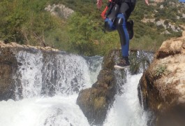 Canyoning Au Pont Du Diable à St-Guilhem Le Désert Près De Montpellier Dans L'Hérault En Languedoc-Roussillon