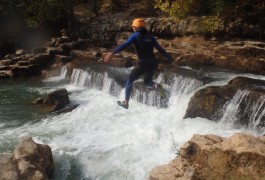 Randonnée Aquatique Dans Les Gorges De L'Hérault Près De Montpellier à Saint-Guilhem Le Désert