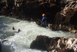 Canyoning à Saint-Guilhem Le Désert Près De Montpellier Au Pont Du Diable Dans L'Hérault