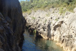 Canyoning Près De Montpellier Dans L'Hérault à Saint-Guilhem Le Désert Au Pont Du Diable