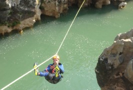 Canyoning Près De Montpellier Dans L'Hérault Au Pont Du Diable à Saint-Guilhem Le Désert