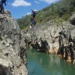 Canyoning Dans L'Hérault Près Du Pont Du Diable à Saint-Guilhem Le Désert Près De Montpellier
