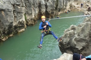 Canyoning près de Montpellier dans l'Hérault au pont du diable à St-Guilhem le Désert