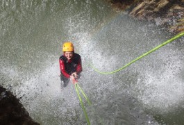 Canyoning Près De Montpellier à Saint-Guilhem Le Désert Au Pont Du Diable Dans L'Hérault