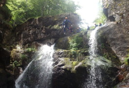 Cévennes Et Canyoning Dans Le Canyon Du Tapoul à Rousses En Lozère, Avec Les Moniteurs D' Entre2nature