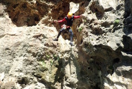 Saut Du Trou De Serrure Au Canyon Du Diable Dans L'Hérault, Près De Montpellier