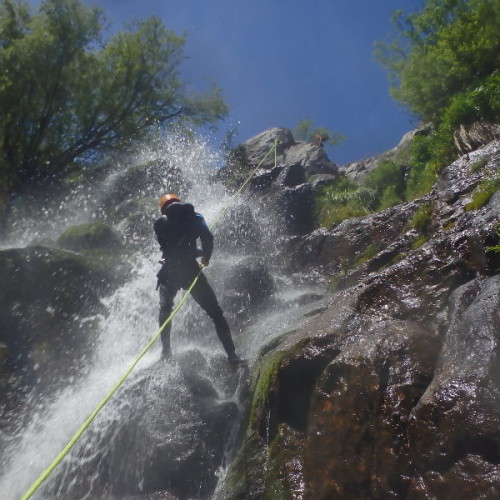 Rappel Au Canyon Des Cascades D'Orgon Dans Les Cévennnes