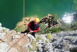 Canyon Du Ravin Des Arcs Près De Montpellier Et Son Rappel-tyrolienne