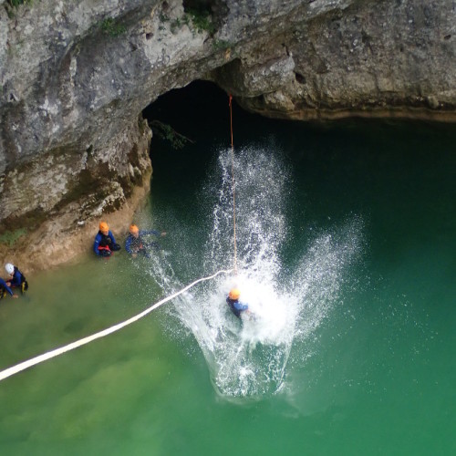 Canyon Du Ravin Des Arcs Près De Montpellier Dans L'Hérault Et Sa Tyrolienne Splash