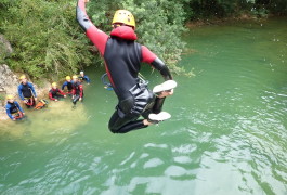 Canyon Du Ravin Des Arcs Et Saut Freestyle En Canyoning Près De Montpellier