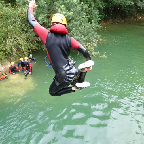 Canyon Du Ravin Des Arcs Et Saut Freestyle En Canyoning Près De Montpellier