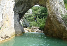 Canyon Du Ravin Des Arcs Et Sa Descente En Rappel Sous L'arche