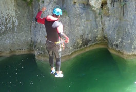 Saut En Canyoning Au Canyon Du Ravin Des Arcs